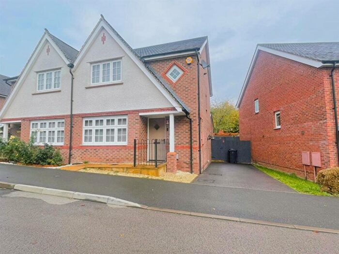 3 Bedroom Semi-Detached House For Sale In Stambourne Road, Humberstone, Leicester, LE5