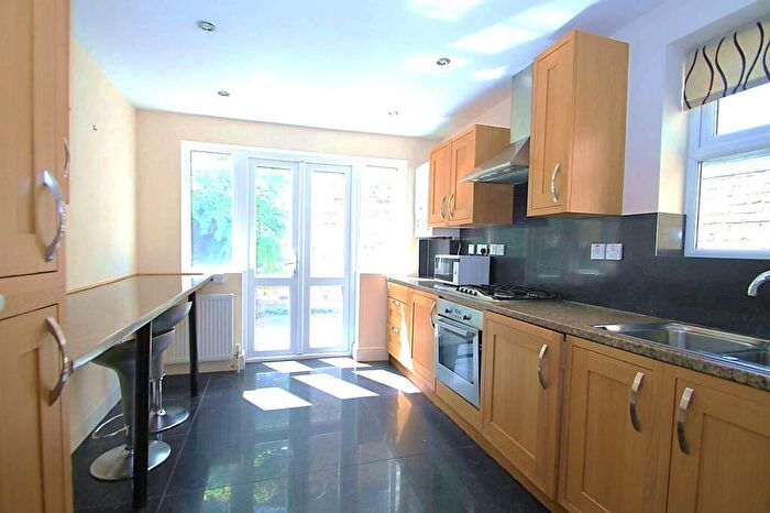 4 Bedroom House To Rent In Eccles Road, Clapham Junction, SW11