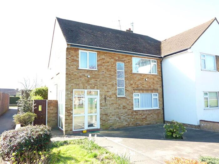 2 Bedroom Maisonette To Rent In Station Close, Brookmans Park, Herts, AL9