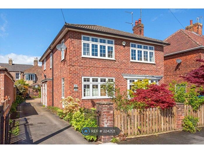 2 Bedroom Flat To Rent In Bootham Crescent, York, YO30
