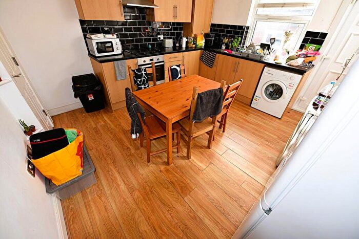 4 Bedroom House To Rent In Mayville Street, LS6