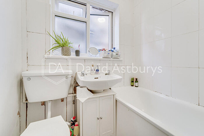 2 Bedroom Apartment To Rent In Palmerston Road, Bounds Green, London, N22