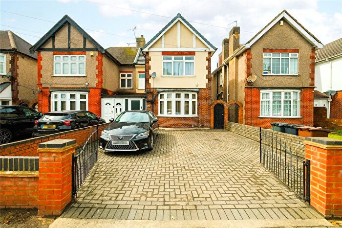 4 Bedroom Semi-detached House For Sale In Whalebone Lane North, Chadwell Heath, RM6