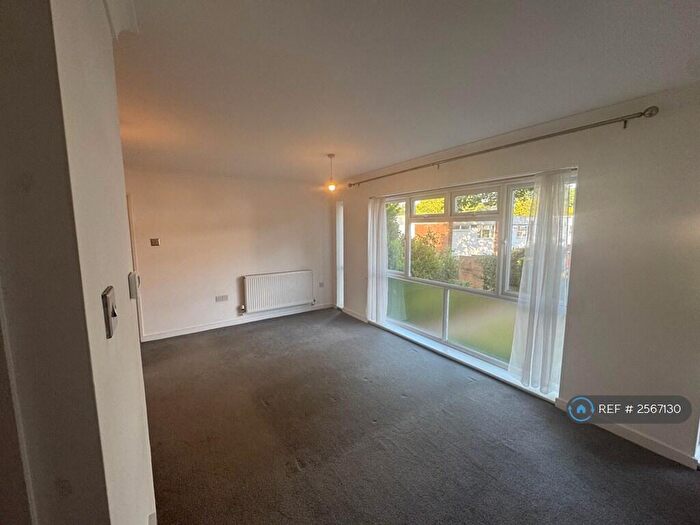 2 Bedroom Flat To Rent In Brantwood Court, West Byfleet, KT14