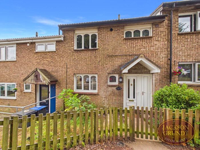 3 Bedroom Terraced House For Sale In Pikemead Court, Blackthorn, NN3