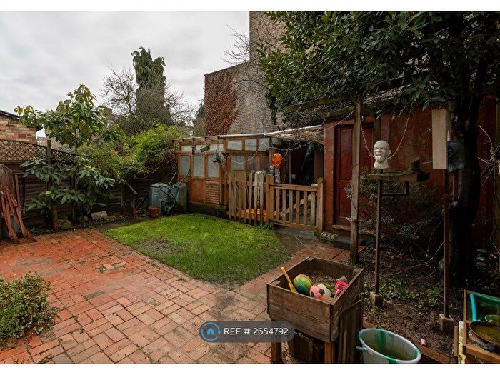 2 Bedroom Flat To Rent In Deronda Road, London, SE24
