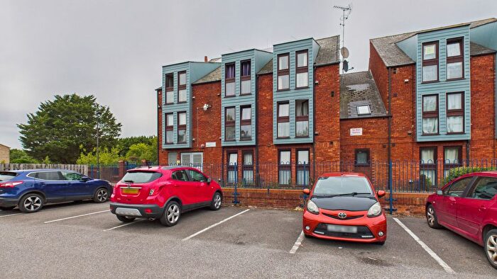 Studio To Rent In Anne Boleyn House, Wycliffe End, Aylesbury, Buckinghamshire, HP19