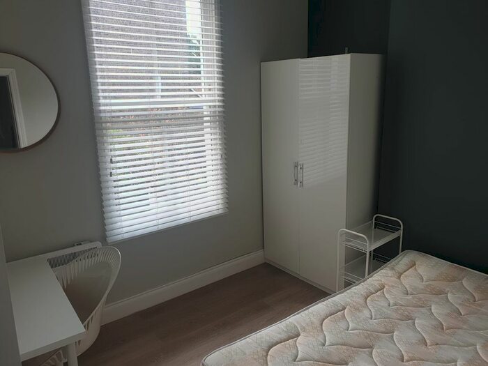 Studio To Rent In Tollington Road, London, N7