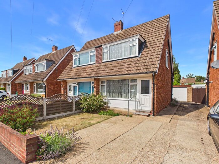 2 Bedroom Semi Detached House For Sale In The Glade, Staines-Upon-Thames, Surrey, TW18