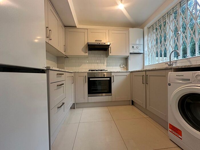 5 Bedroom Town House To Rent In Somerset Road, London, NW4