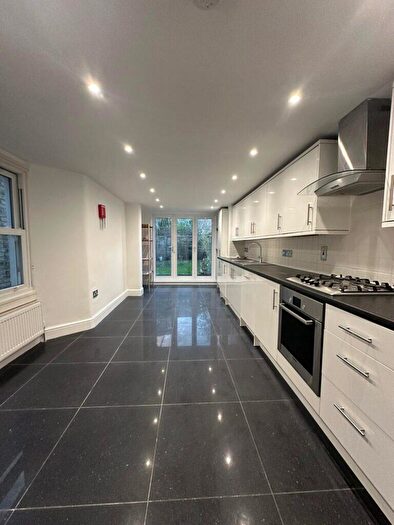 4 Bedroom Terraced House To Rent In Bedroom Terraced House – Gillespie Road, Islington, N5