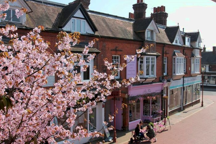 2 Bedroom Property To Rent In Park Place, Horsham, RH12