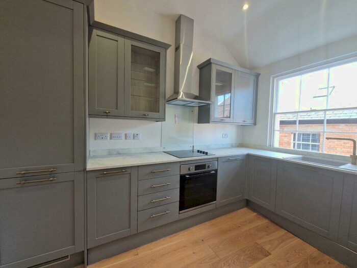 2 Bedroom Apartment To Rent In Butchers Row, Banbury, Oxon, OX16