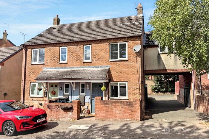 2 Bedroom Semi Detached House For Sale In Cypress Way, Nuneaton, CV10