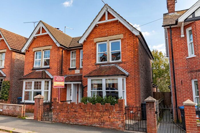 3 Bedroom Semi-detached House For Sale In Grosvenor Road, East Grinstead, RH19
