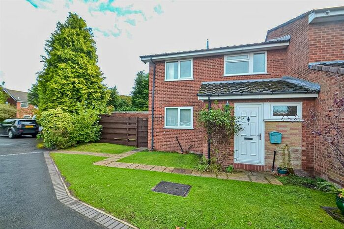 3 Bedroom Semi-Detached House To Rent In Reedsmere Close, Stockton Heath, Warrington, WA4