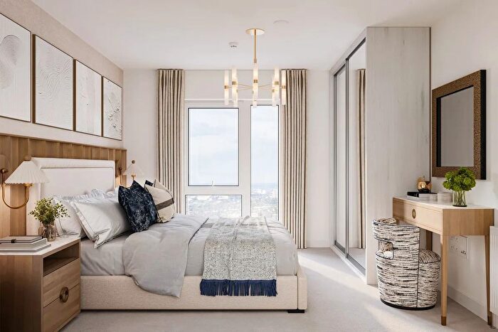 2 Bedroom Flat To Rent In Gordon Crescent, Hayes, Greater London, UB3