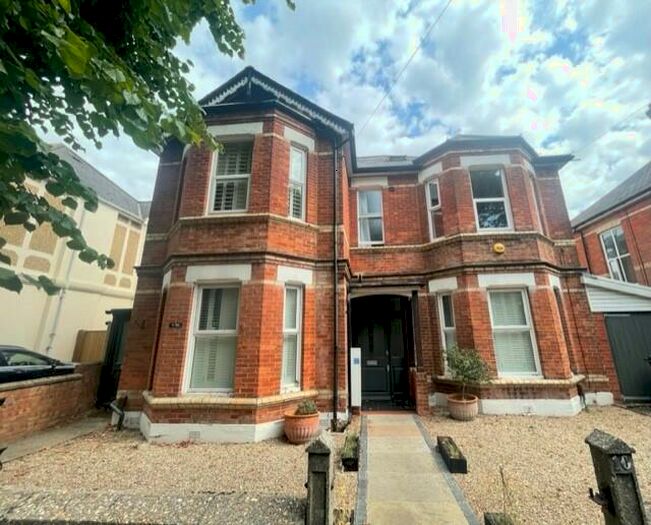 3 Bedroom Maisonette To Rent In Iddesleigh Road, Bournemouth, BH3