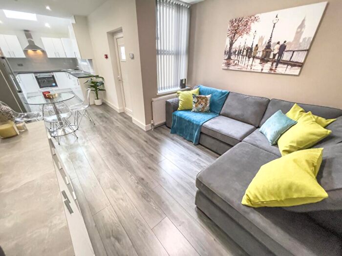 6 Bedroom House To Rent In Empress Road, L7