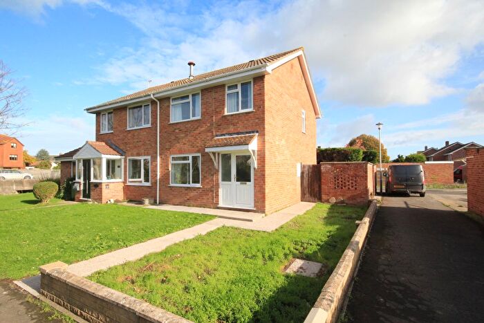 3 Bedroom Semi-Detached House For Sale In Kiln Close, Bridgwater, TA5