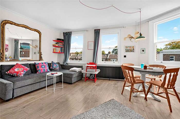 3 Bedroom Apartment For Sale In Brockley Cross, London, SE4