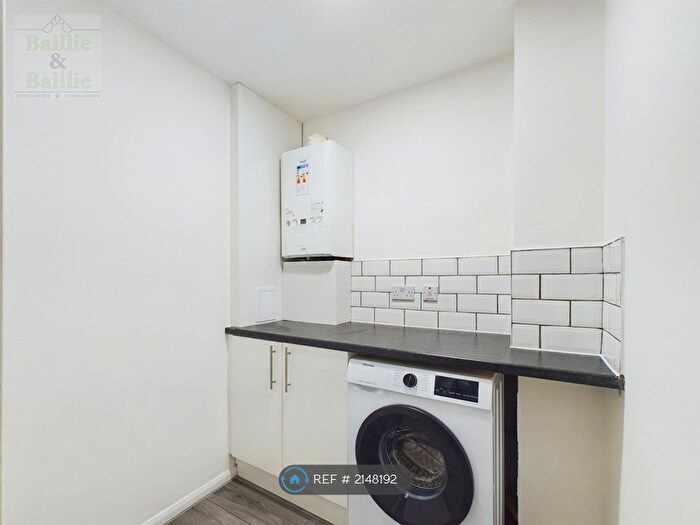 2 Bedroom End Of Terrace House To Rent In Park Green, Erskine, PA8