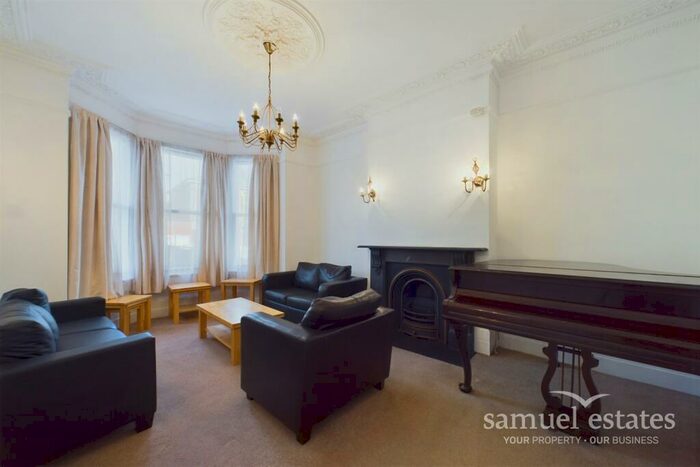 6 Bedroom Semi-Detached House To Rent In Shipka Road, Balham, SW12