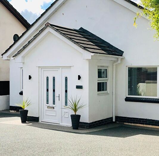 3 Bedroom Detached Bungalow To Rent In The Grove, Paignton, TQ4