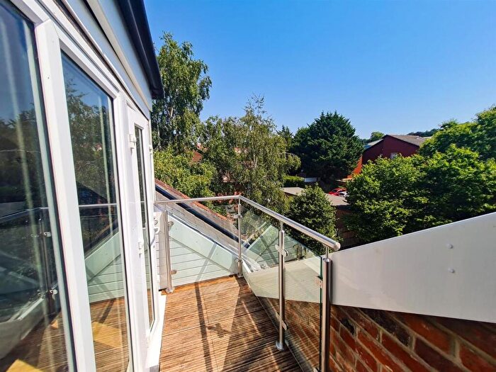 1 Bedroom Flat To Rent In Whitworth Crescent, Southampton, SO18