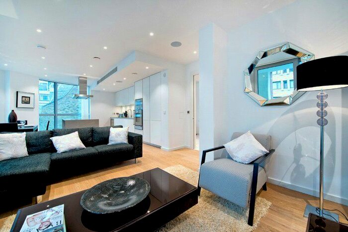 2 Bedroom Flat To Rent In Wellington House, Buckingham Gate, Westminster, London, SW1E