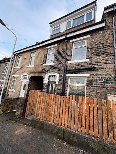 4 Bedroom Terraced House To Rent In Hampden Place, Bradford, BD5