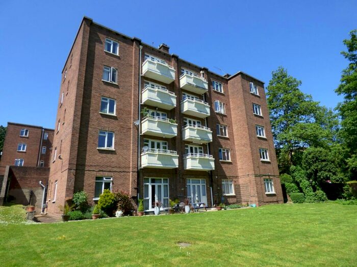 1 Bedroom Apartment To Rent In Queens Court, Hill Lane, Southampton, SO15
