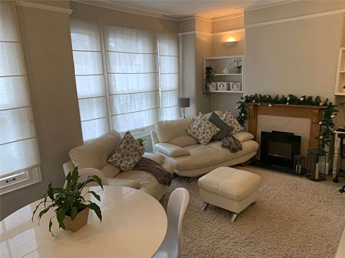 2 Bedroom Apartment To Rent In Grove End Road, St John's Wood, London, NW8