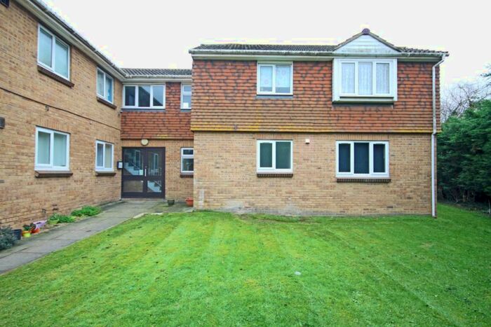 1 Bedroom Flat To Rent In Fallowfield, Sittingbourne, ME10