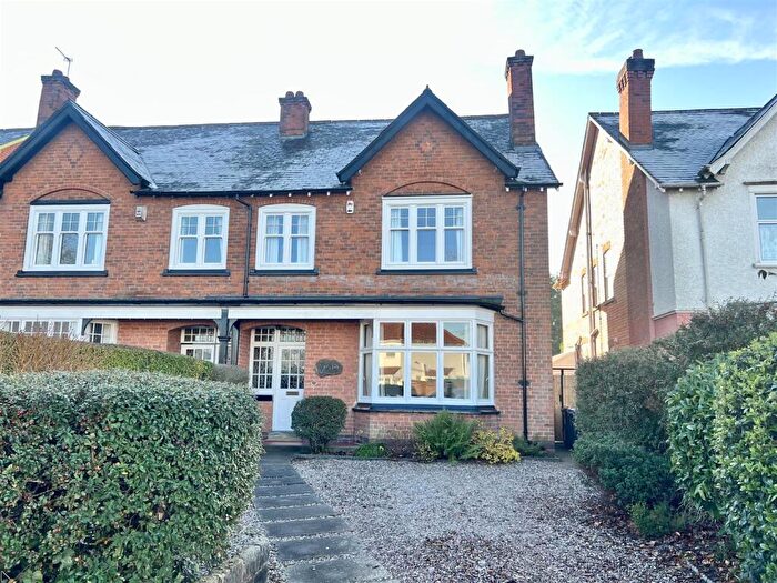4 Bedroom Semi Detached House For Sale In School Road, Hall Green, Birmingham, B28