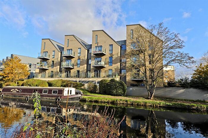 2 Bedroom Flat For Sale In Trout Road, Yiewsley, West Drayton, UB7
