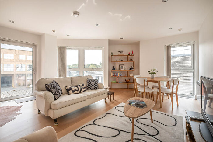 2 Bedroom Flat For Sale In Water Lane, Kingston Upon Thames, KT1