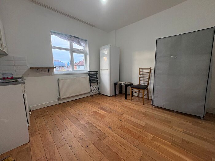 Studio To Rent In Cornwallis Avenue, London, N9