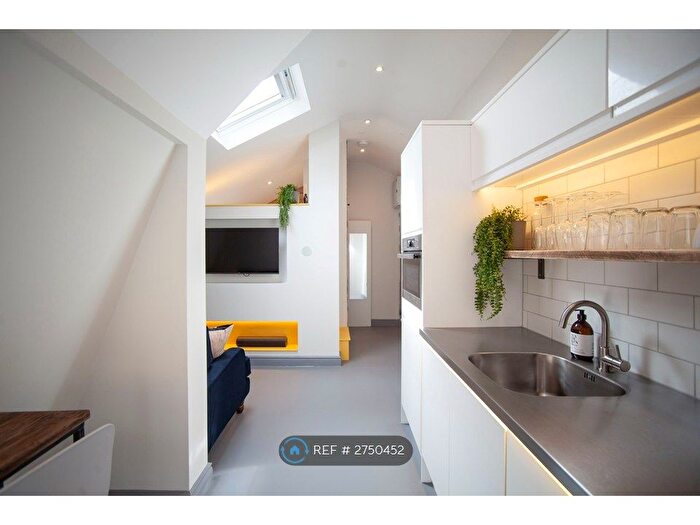 1 Bedroom Flat To Rent In Clare Street, Bristol, BS1