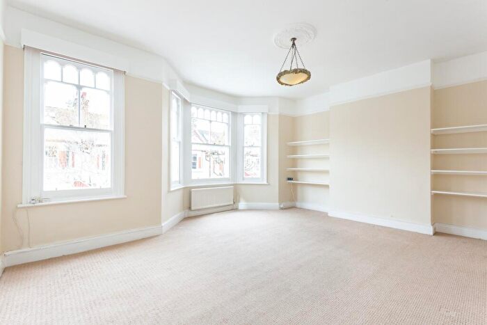 3 Bedroom Flat To Rent In Bowood Road, Battersea, SW11