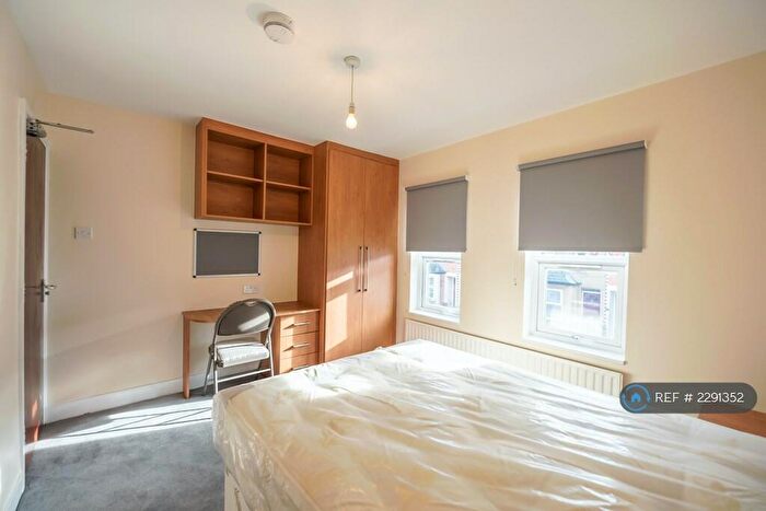 5 Bedroom Terraced House To Rent In Pitcroft Avenue, Reading, RG6