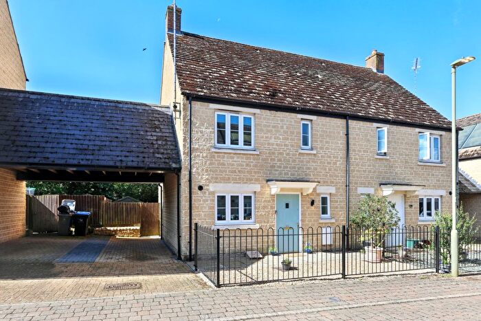 3 Bedroom Semi-Detached House For Sale In Waterford Road, Witney, OX28