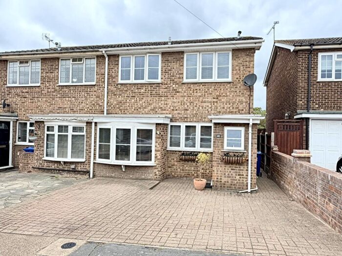3 Bedroom End Of Terrace House For Sale In Furness Close, Chadwell St Mary, RM16