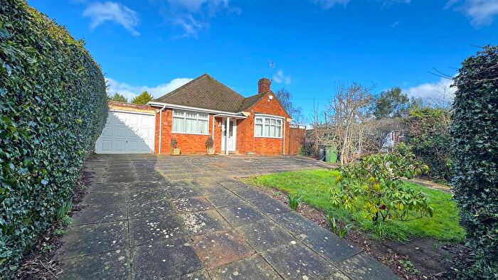 3 Bedroom Detached Bungalow For Sale In Whites Road, Worcester, WR2