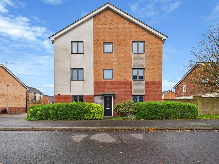 3 Bedroom End Terrace House For Sale In Millias Close, Brough, HU15