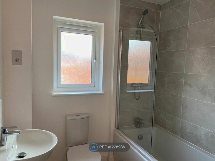 4 Bedroom Detached House To Rent In Armstrong Road, Luton, LU2