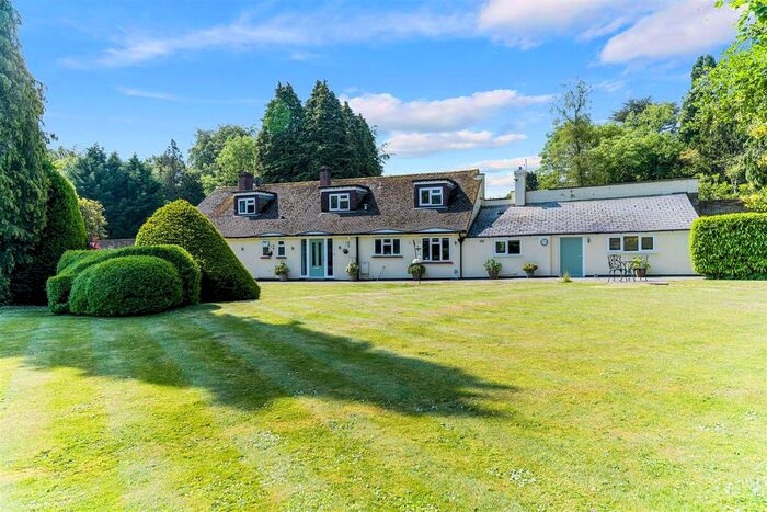 5 Bedroom Detached House For Sale In Pebble Close, Tadworth, KT20