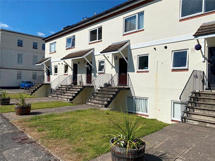 2 Bedroom Flat To Rent In Cedar Court Road, GL53