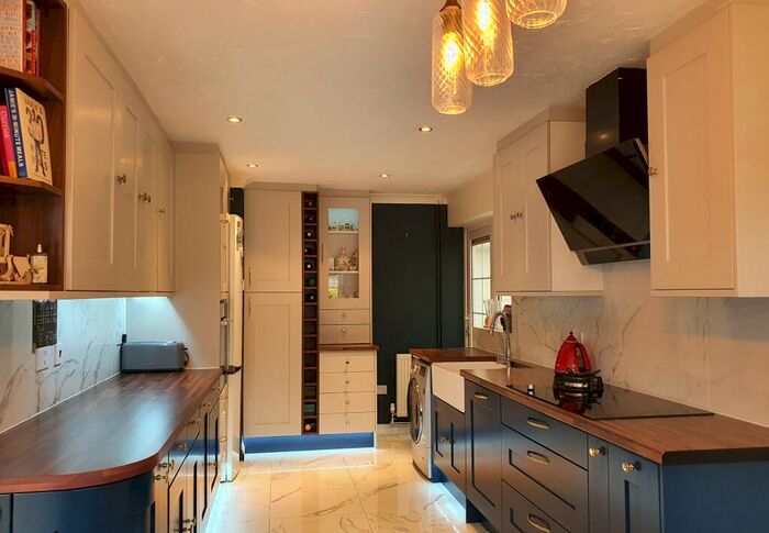 3 Bedroom Link Detached House To Rent In State Farm Avenue, Orpington, Kent, BR6