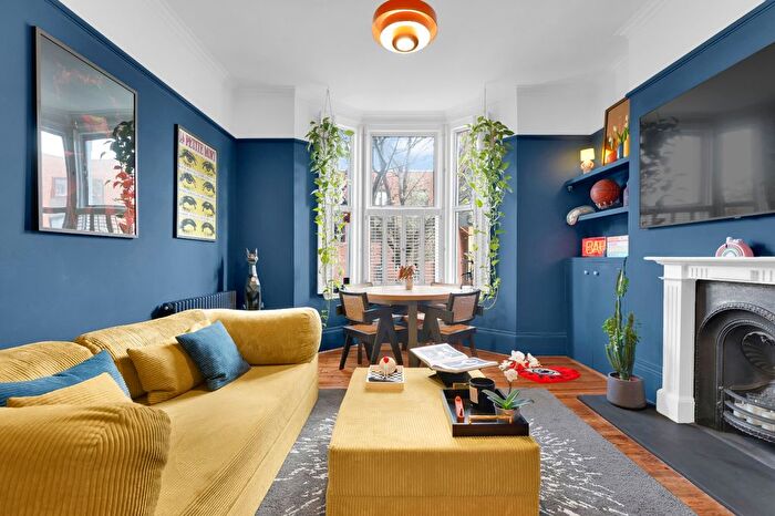 1 Bedroom Flat For Sale In Union Road, Clapham North, SW4